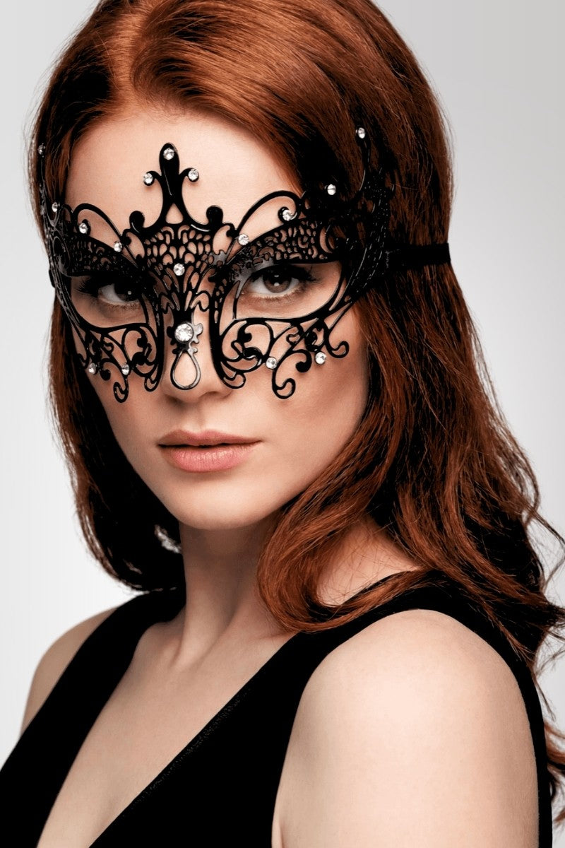 Venetian pendant mask