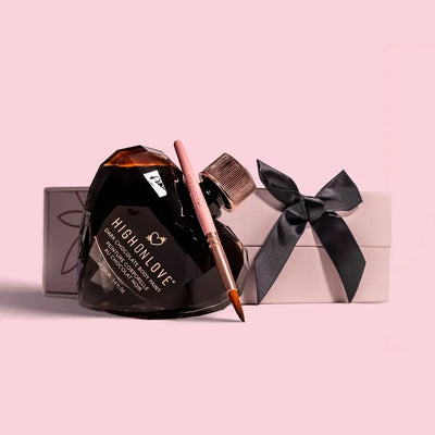 Peinture Corporelle au Chocolat Noir par HIGH ON LOVE