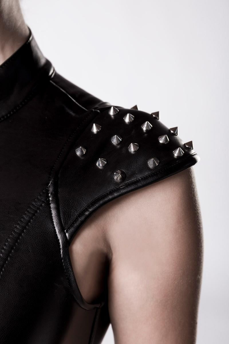 Corset cuir synthétique Amour piquant par Grey Velvet